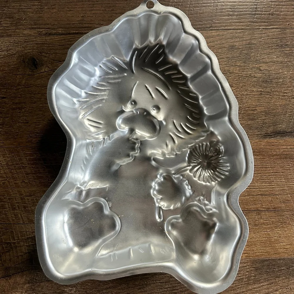 Wilton 2003 Little Suzy's Zoo Silver Aluminum Cake Pan